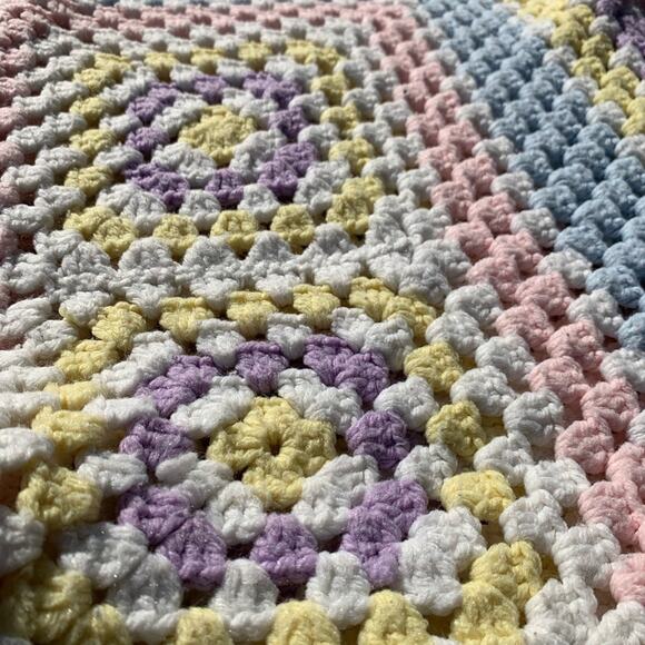 Handmade Vintage Grandma Square Crochet Knit Blanket - Picture 2 of 6